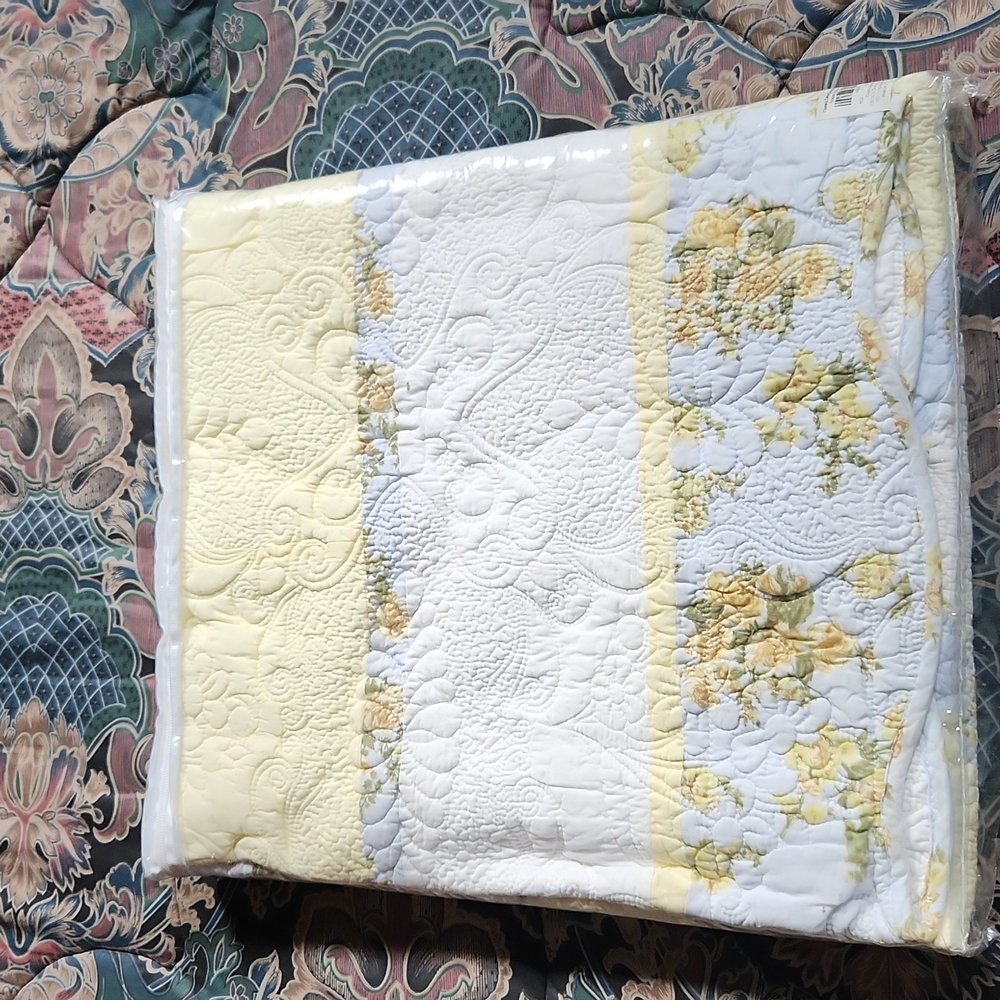 Cracker Barrel Quilted Throw